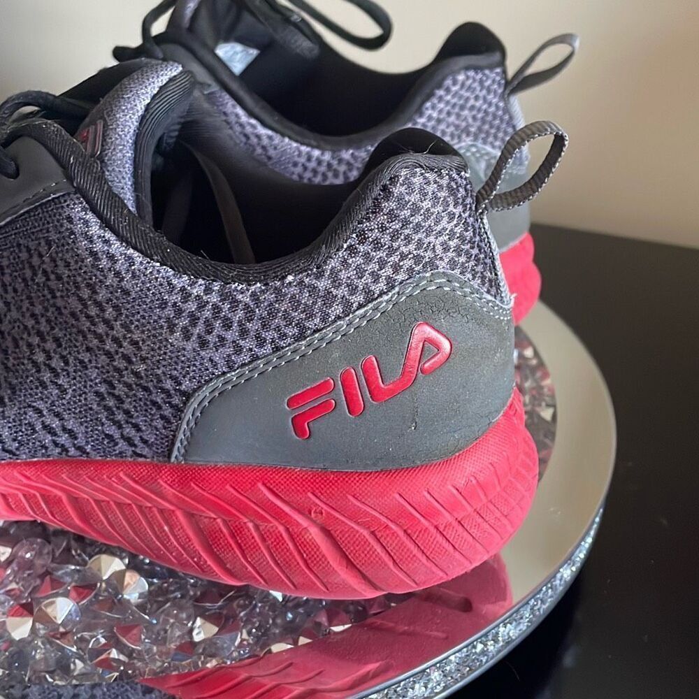 Men’s fila grey red mesh flexible running athletic sneakers flawed size 9.5 - Picture 3 of 14